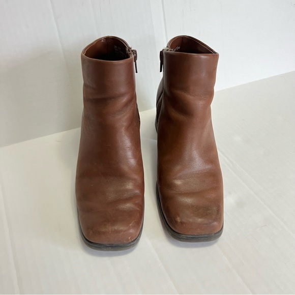 White Mountain Diamond Leather Ankle Boot Square Toe Side Zip Flex Sole 7.5 M - Picture 3 of 6